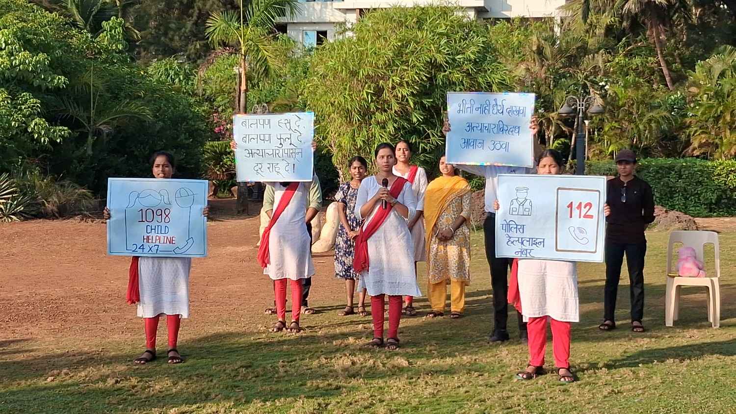 अप्पर पोलीस अधीक्षक नयोमी साटम यांच्या संकल्पनेतून पोलीस काका, पोलीस दीदी उपक्रम...