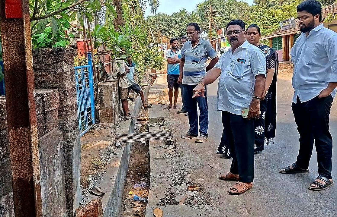 निकृष्ट कामांबाबत बांधकाम सभापती सहदेव बापर्डेकर संतप्त