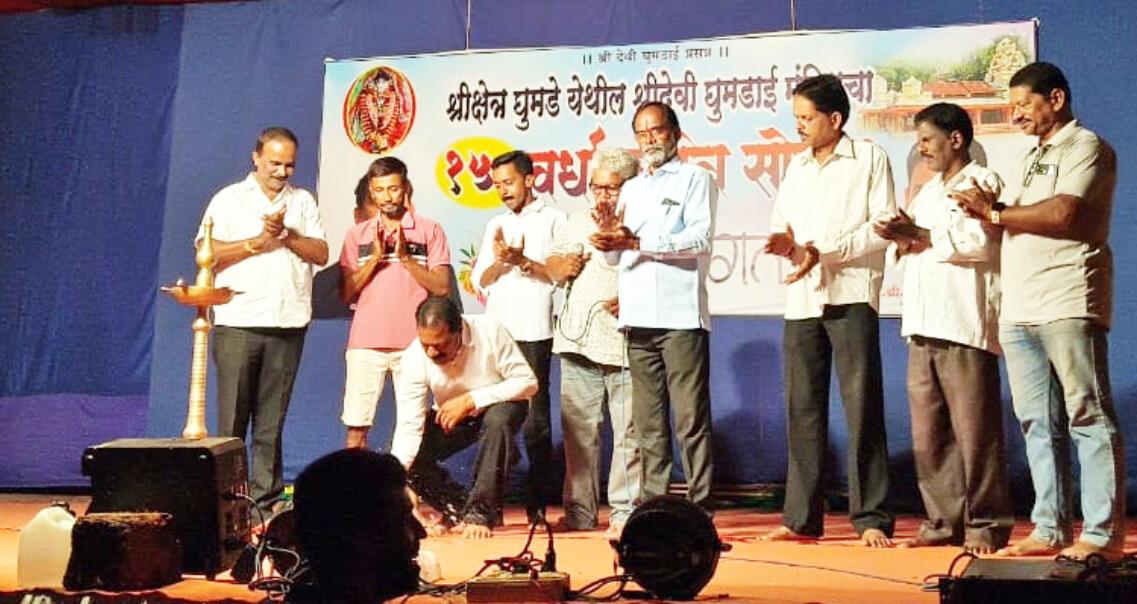 घुमडे | घुमडाई मंदिराच्या १५ व्या वर्धापन दिन सोहळ्याचा माजी सरपंच दिलीप बिरमोळे यांच्या हस्ते श्रीफळ वाढवून शुभारंभ….!