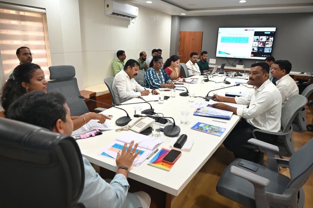 निधीचा प्रभावी वापर करून विकासकामे गुणवत्तापूर्वक आणि वेळेत पूर्ण करा : पालकमंत्री नितेश राणे