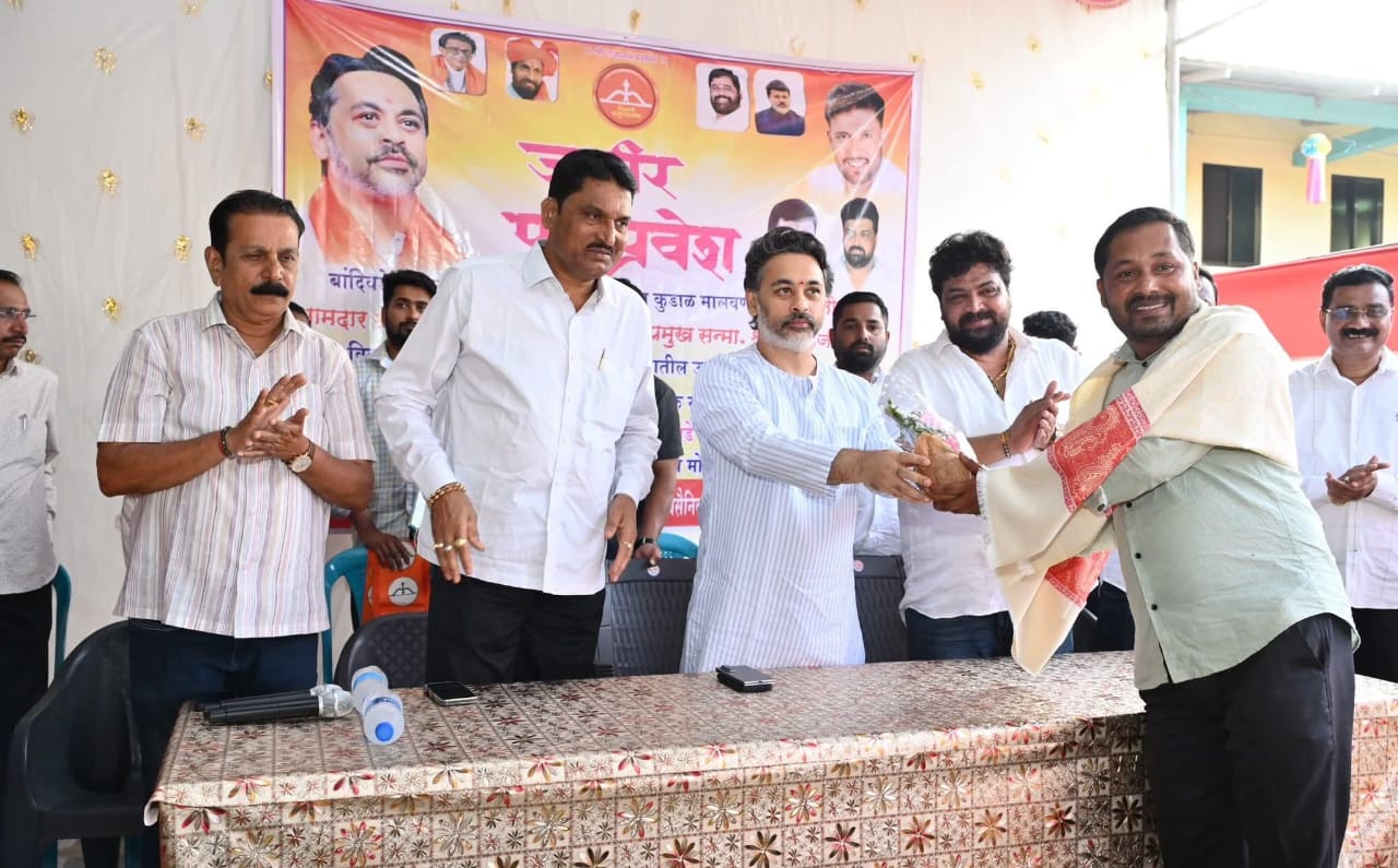 पळसंब सरपंच चंद्रकांत गोलतकर यांचा आमदार निलेश राणे यांच्या हस्ते सत्कार