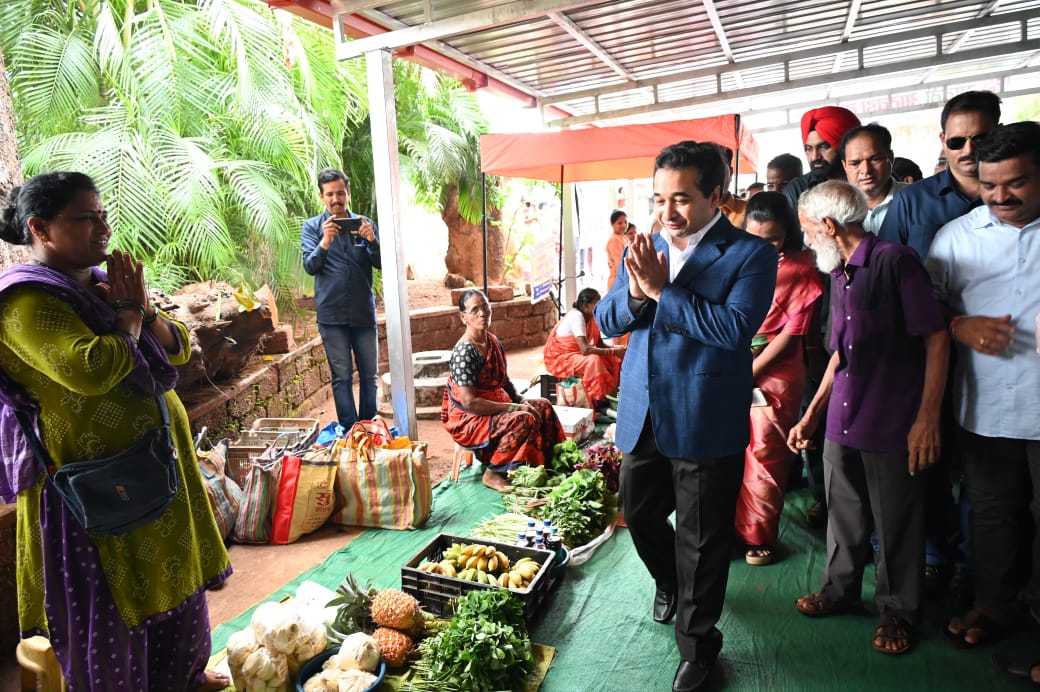 कणकवलीत ‘गावठी आठवडा बाजार’चा शुभारंभ; ग्रामीण अर्थव्यवस्थेला मिळणार नवी उभारी : पालकमंत्री नितेश राणे
