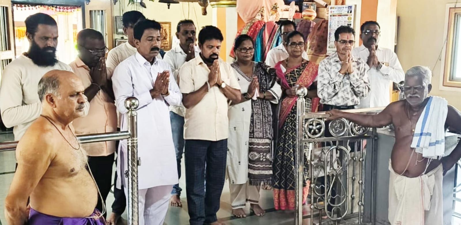मालवण भाजपच्या वतीने कांदळगाव श्री. देव रामेश्वर मंदिर येथे अभिषेक