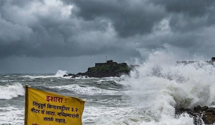 सिंधुदुर्ग किनारपट्टीवर 3.2 मीटर उंच लाटांचा इशारा