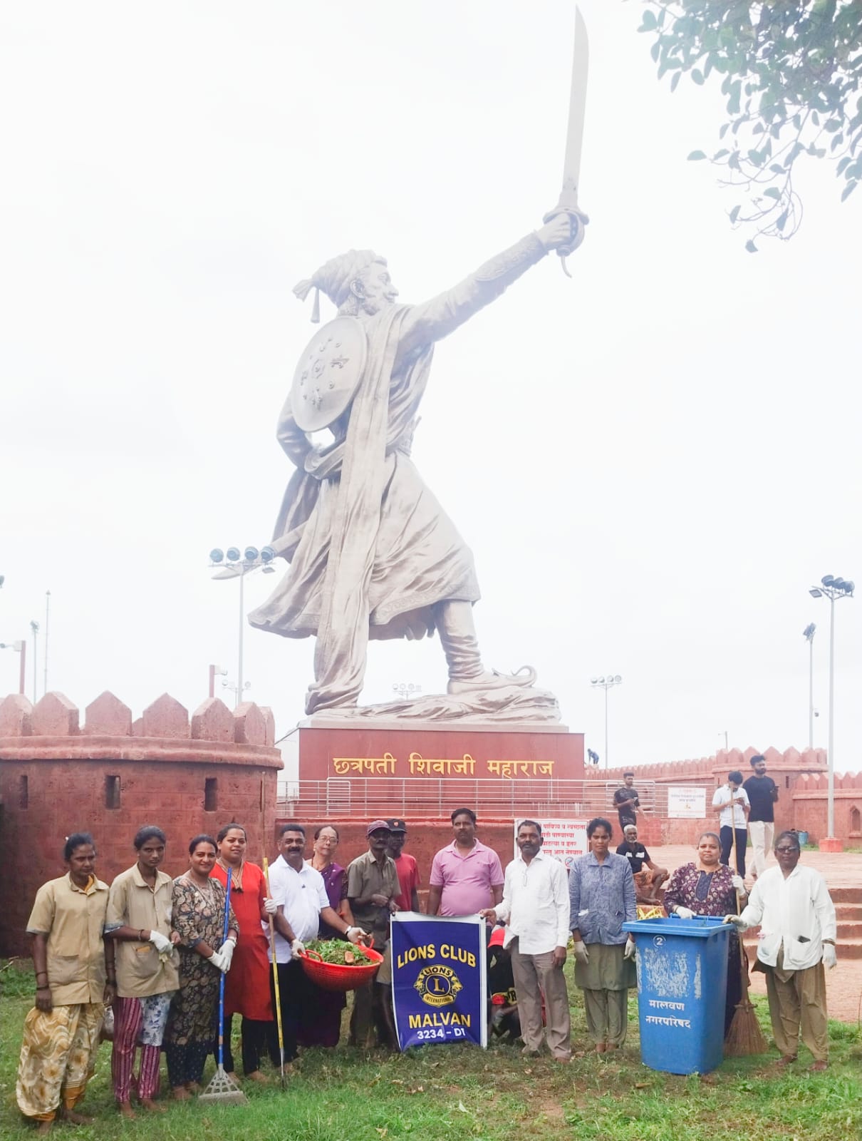 किल्ले राजकोट येथे स्वच्छता मोहीम
