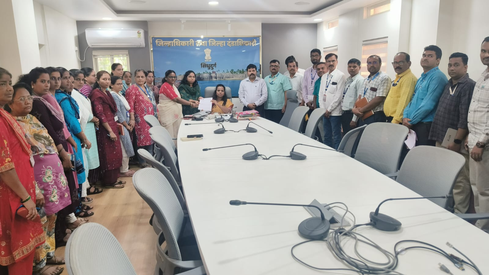 महिला अधिकाऱ्यांची दिशाभूल करणारा बदनामीकारक व्हिडिओ सोशल मीडियावर पोस्ट