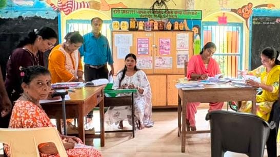 नगरसेविका अन्वेशा आचरेकर यांचे SIR फॉर्म भरणे उपक्रमास विशेष सहाय्य