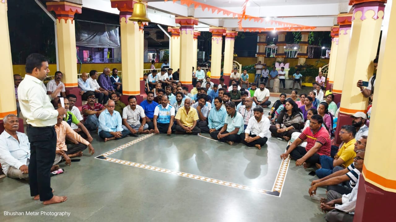देऊळवाडा सागरी महामार्गावर भरणारा आठवडा बाजार बंद करू नये.. 