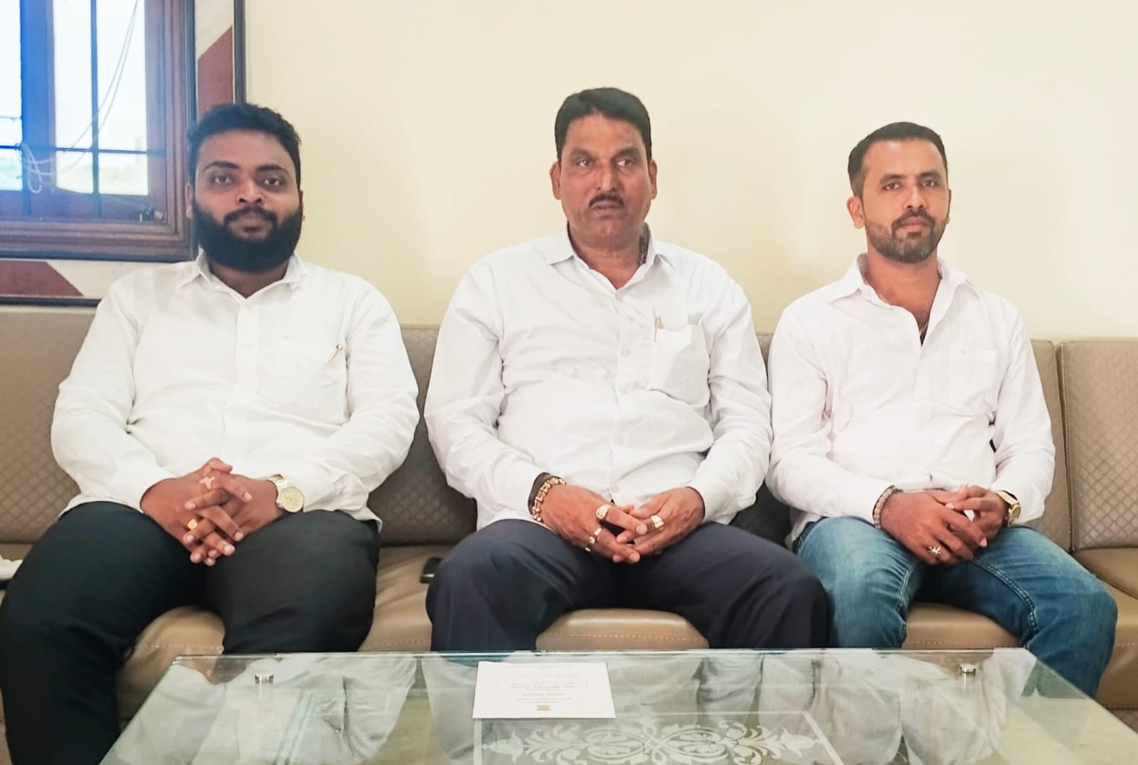 जनतेने नाकारलेले वैभव नाईक गद्दारीचा कलंक!