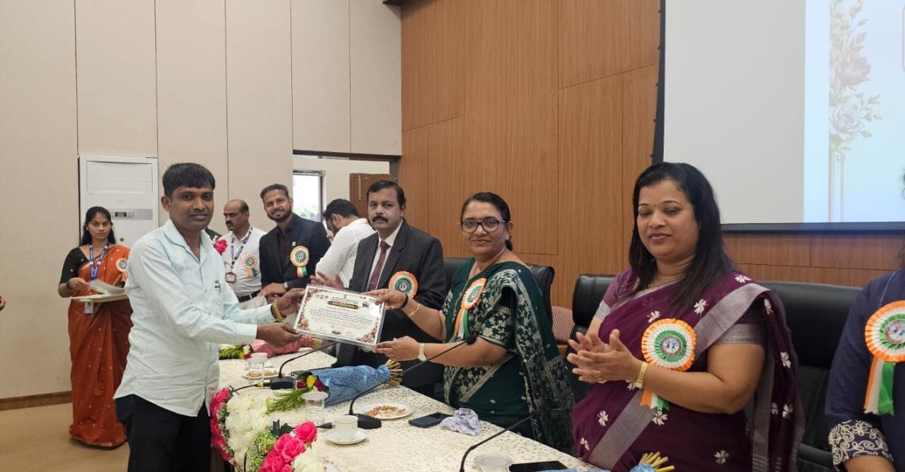 महसूल दिनानिमित्त मालवण तालुक्यातील रेशन धान्य दुकानदारांचा गौरव...!
