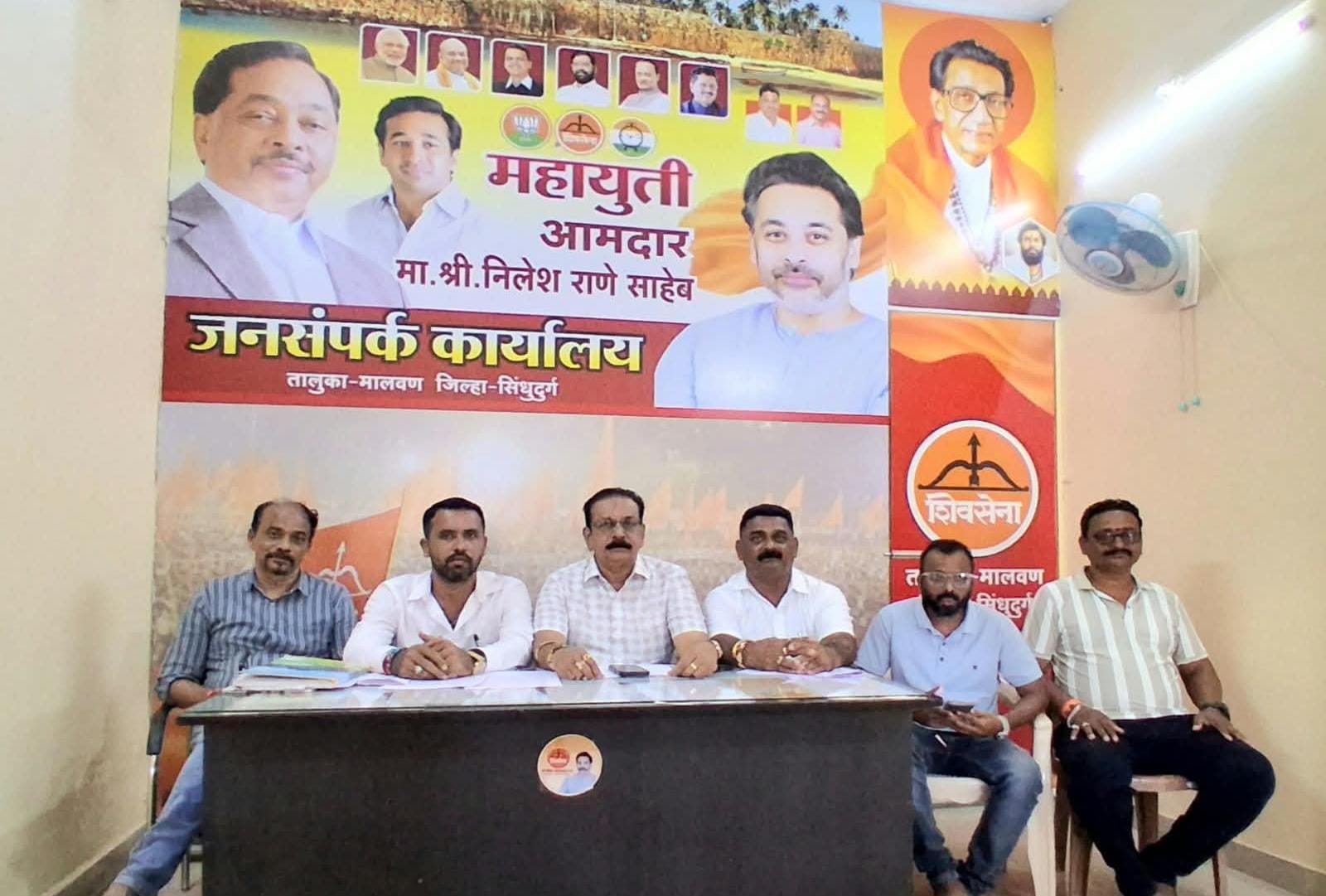 माजी आमदार वैभव नाईकांनी स्वतःची पोलखोल करत राहावी!