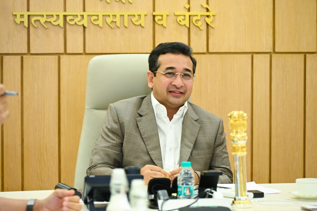 सिंधुदुर्गातील फळपीक विमा नुकसानभरपाईसाठी तातडीने कार्यवाही करा - मंत्री नितेश राणे
