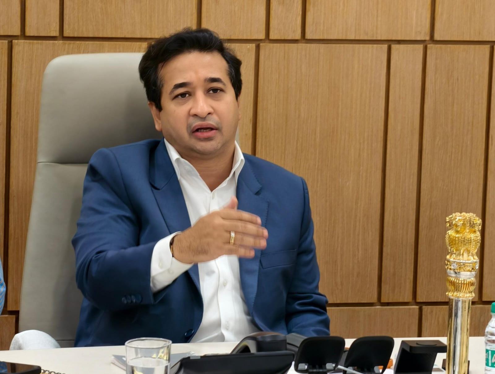 हॉटेल, खाद्य व्यावसायिकांनी अन्नसुरक्षा नियमांचे काटेकोर पालन करावे – पालकमंत्री नितेश राणे