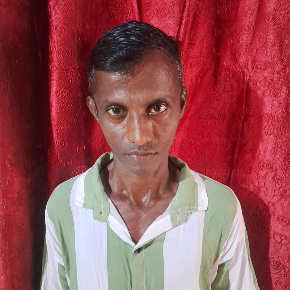 कांदळगाव येथे मधमाशांच्या हल्ल्यात जखमी झालेले महेश साळकर यांचा मृत्यू