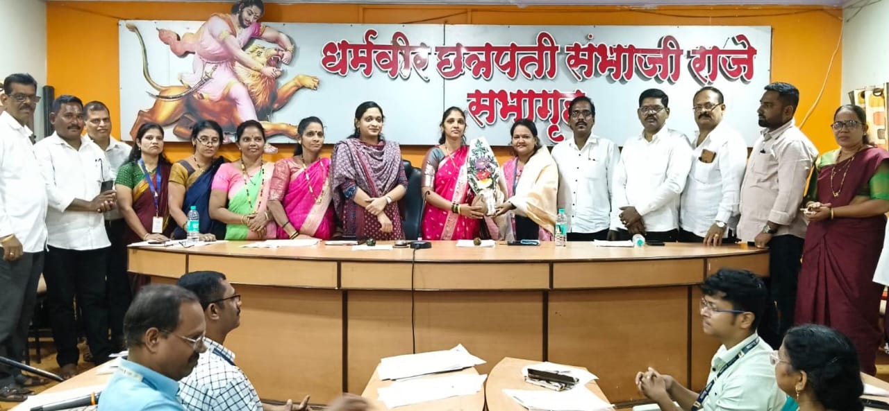 'आदर्श ग्रामपंचायत अधिकारी' पुरस्कारप्राप्त वेदिका गोसावी यांचा सभापतींच्या हस्ते सत्कार