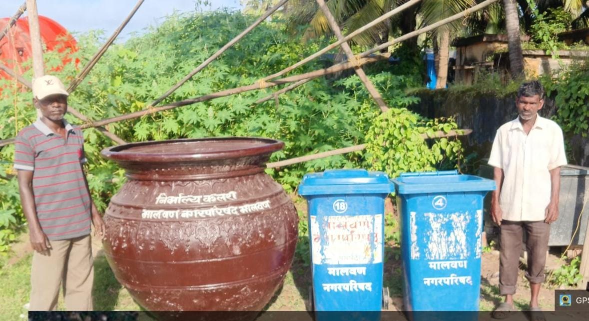 नगर परिषदेच्या वतीने गणेश विसर्जन ठिकाणी निर्माल्य कलश