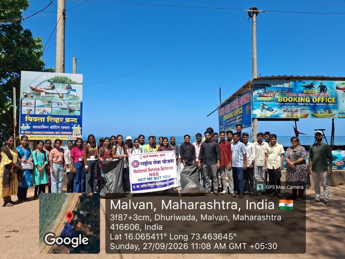 सिंधुदुर्ग महाविद्यालयाच्या NSS स्वयंसेवकांचे चिवला समुद्रकिनारी स्वच्छता अभियान