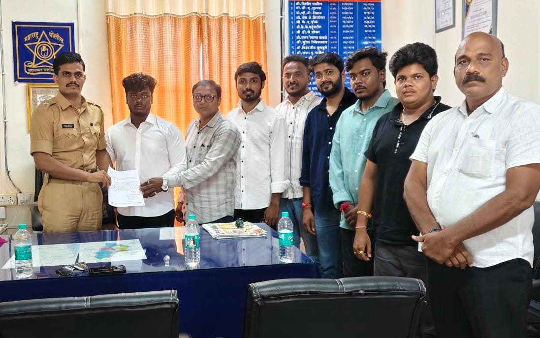 गोट्या चव्हाण, बाळा पावसकर, अमर घाडी यांच्यावर गुन्हा दाखल करून कारवाई करा!
