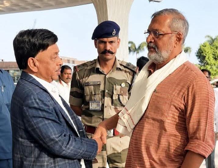 नारायण तू कसा आहेस असे मला हक्काने विचारणारा एक अतिशय जवळचा मित्र आज मी गमावला